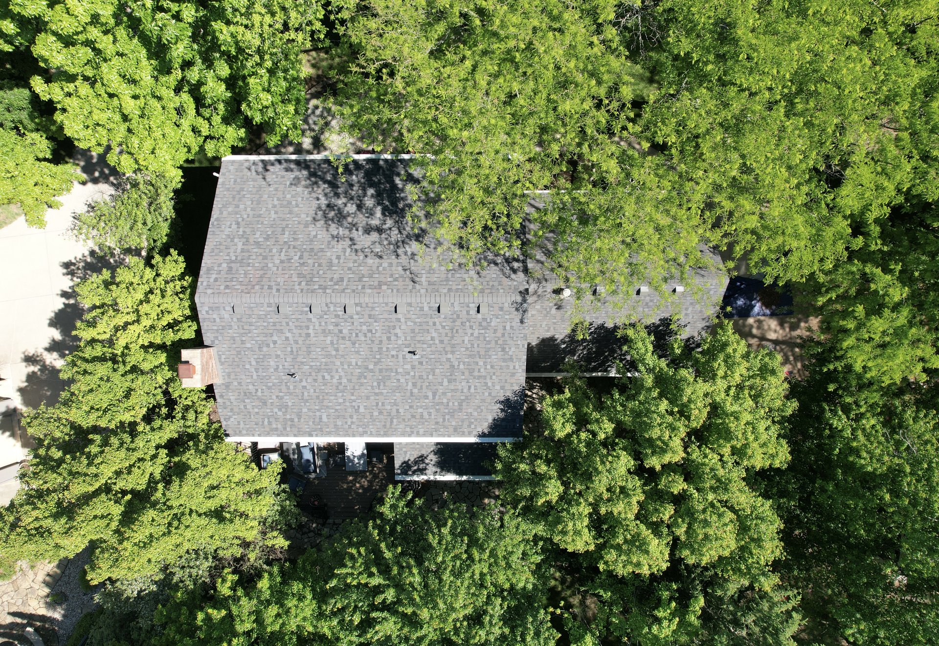Roof replacement in wooded Kansas City neighborhood